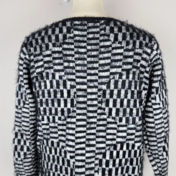 I'm Black White Eyelash Checkered Prints Long Sleeves Mid Length Open Cardigan - Picture 6 of 9